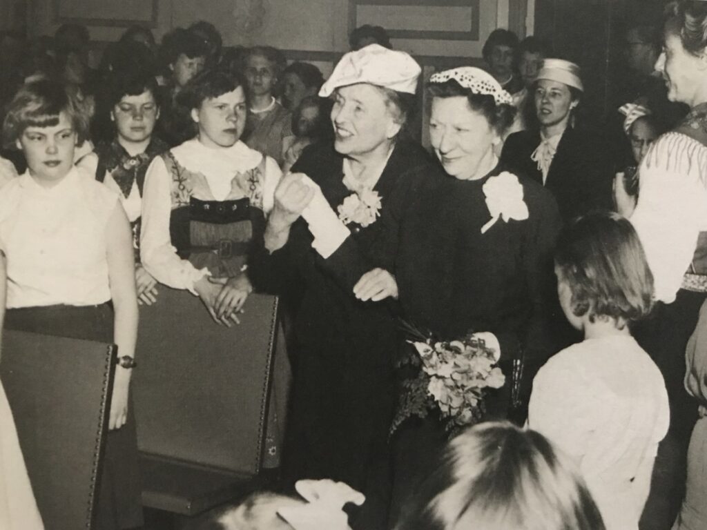 Helen Keller besöker Tomteboda Blindinstitut 1957